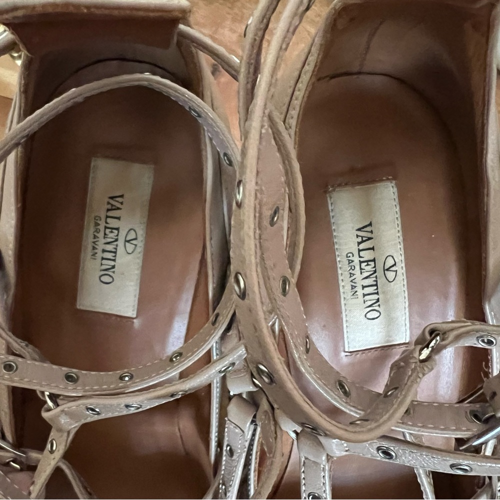 Valentino Garavani Nude Heels - Picture 16 of 16